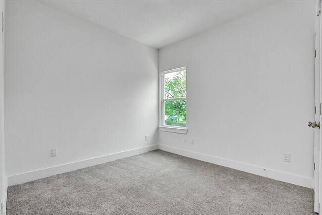 Foto del edificio - 4512 Brinkley St