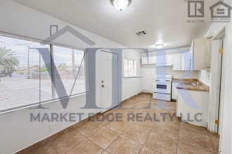 Building Photo - 1834 E Yale St