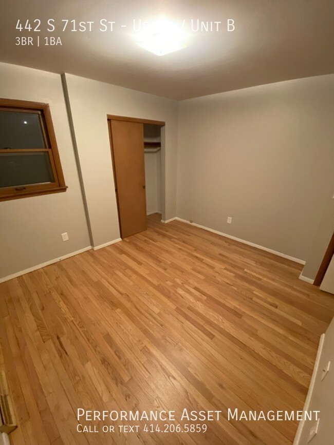 Foto del edificio - Charming 3BD/1BA West Allis Upper Unit