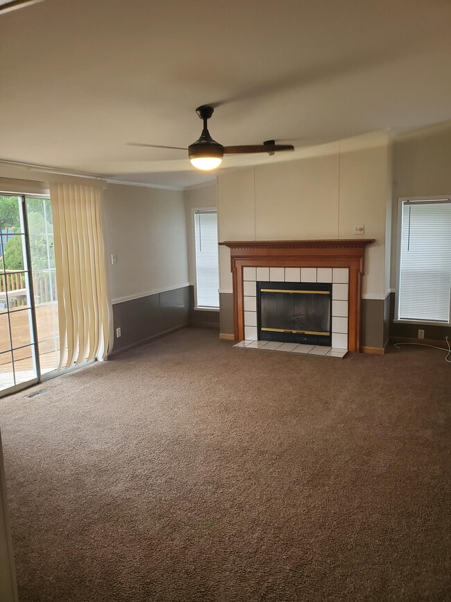 Family Room - 120 Twin Oaks Farm Ln