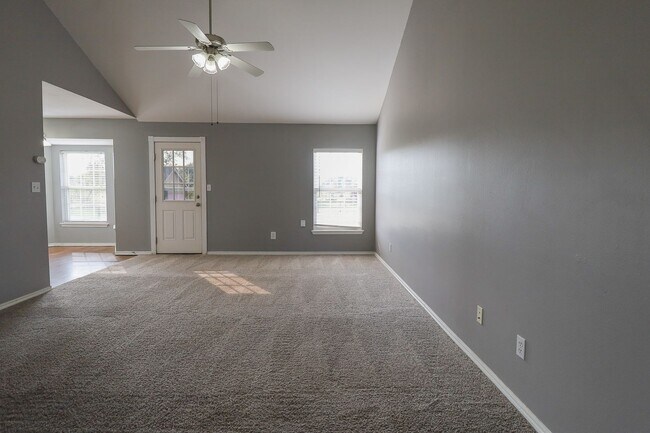 Foto del edificio - 3 Bed / 2 Bath in Collinsville!