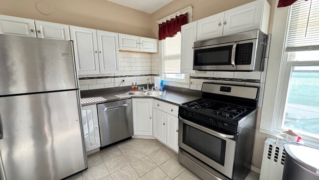 Building Photo - 15 W Erie St