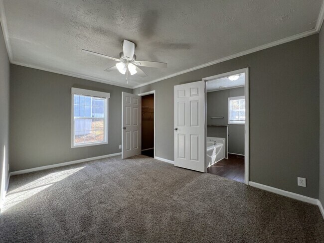 Foto del edificio - 125 E Sourwood Dr