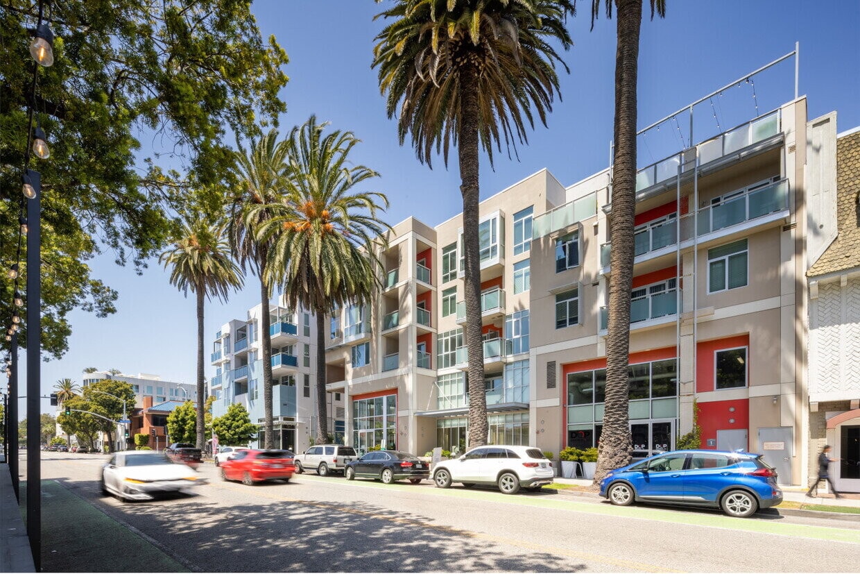 Primary Photo - Charming 1-Bedroom Retreat in Prime Santa ...