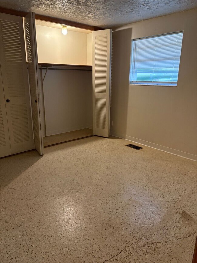 Foto del edificio - 1512 N Davis St