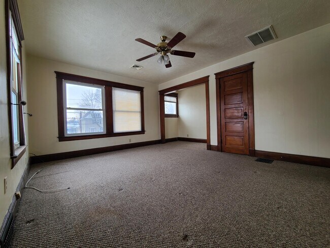 Building Photo - 504 LWW