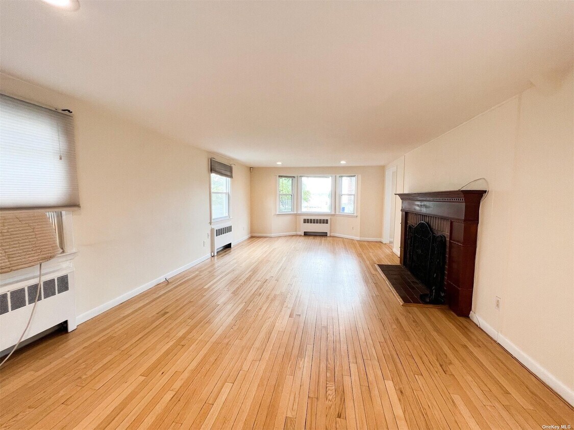 4 Sintsink Dr W Unit 1, Port Washington, NY 11050 Apartments in Port