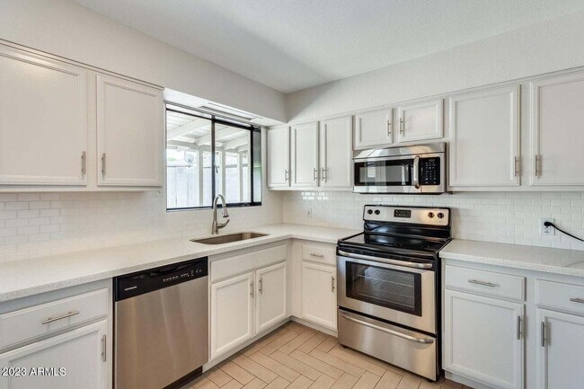 Building Photo - 6527 N 16th St