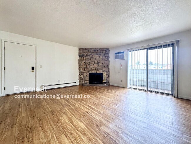 Foto del edificio - 10150 E Virginia Ave