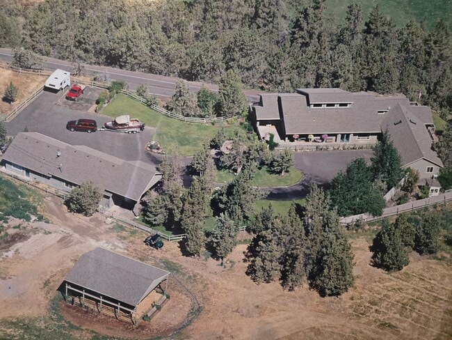 Building Photo - Stunning Views, Executive Home in Equestri...