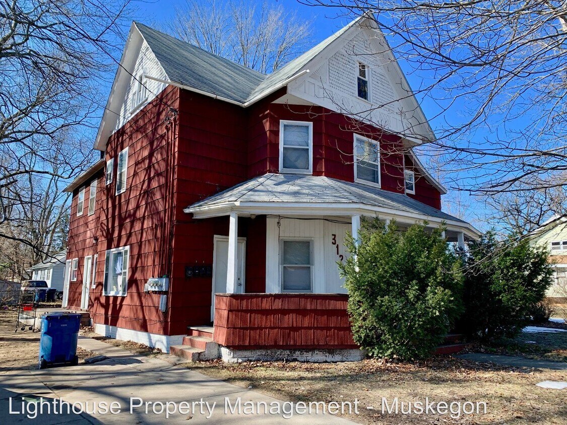 3121 Sanford St, Muskegon Heights, MI 49444 Room for Rent in Muskegon Heights, MI