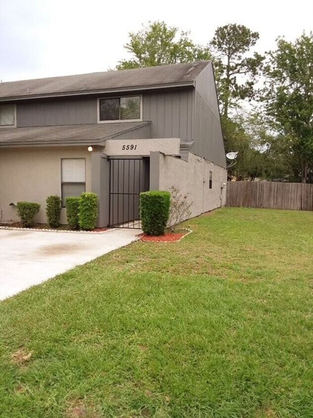 2 bedroom townhome on the westside Townhome Rentals in Jacksonville FL