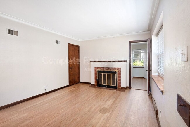 Building Photo - 5442 Bancroft Ave