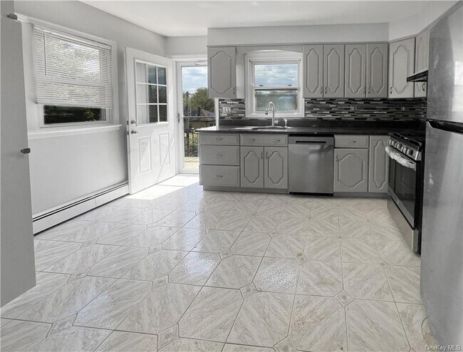 Building Photo - 15 Calvi Ln