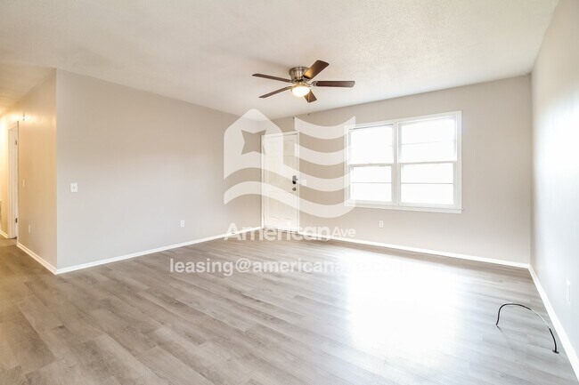 Foto del edificio - 213 Range View Rd