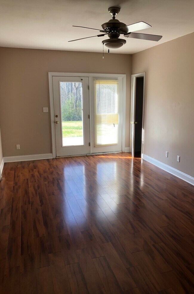 Dormitorio - 4149 New London Rd