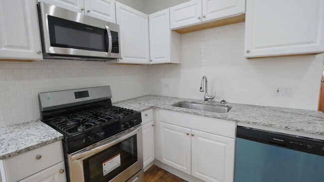 Foto del edificio - 1422 N Maplewood Ave