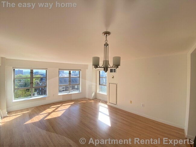 Building Photo - 931 Massachusetts Ave