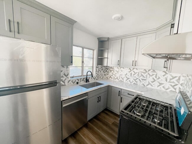 Building Photo - 38 S Parkwood Ave