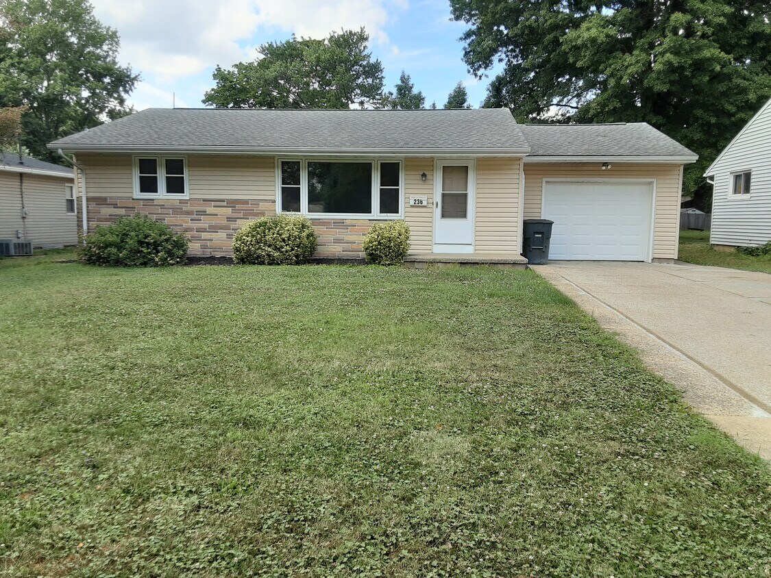 Primary Photo - 236 Maylawn Ave