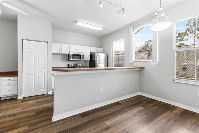 Building Photo - 5009 Sunridge Palms Dr