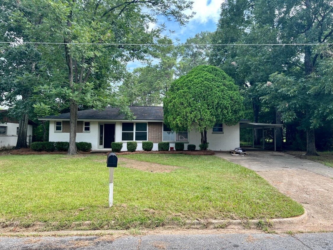 2017 Pearl Ave, Albany, GA 31707 House Rental in Albany, GA