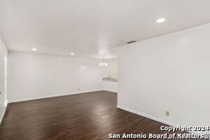 Foto del edificio - 301 Babcock Rd