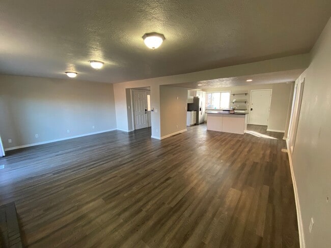 Building Photo - AVAILABLE NOW: GORGEOUS TOWNHOME $2,000/Month