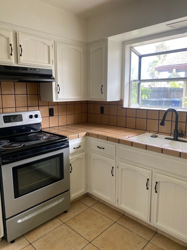Primary Photo - 3136 W Austin Way