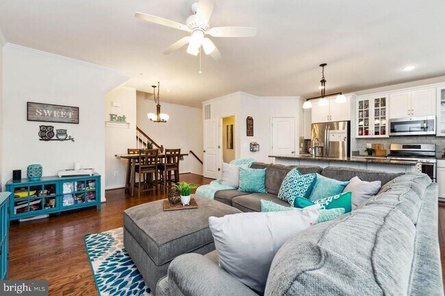 Building Photo - 24525 Glenville Grv Ter