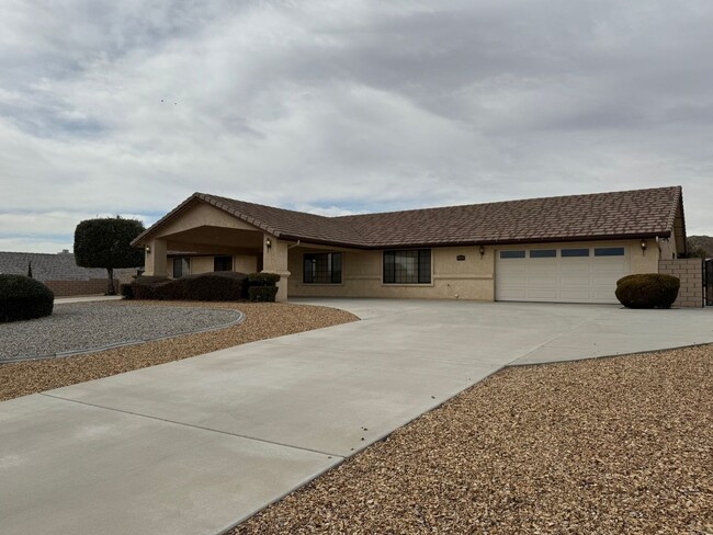 Foto del edificio - Beautiful Desert Knolls Home/ split floor ...