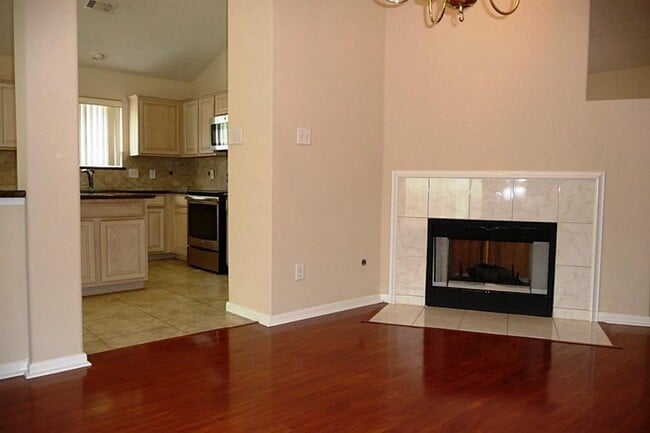 Building Photo - 211 Hartwood Ct