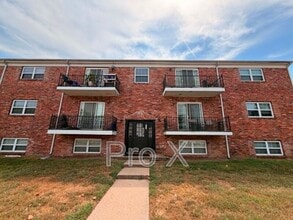 Building Photo - 124 E Highland