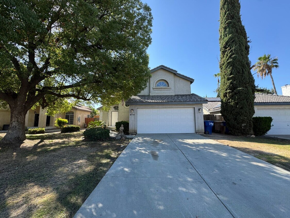 Primary Photo - Spacious NW Bakersfield Home!