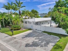 Building Photo - 4422 Sea Grape Dr