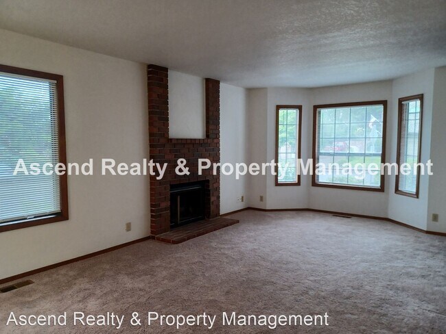 Building Photo - 3 br, 2 bath House - 10780 SW Summer Lake Dr
