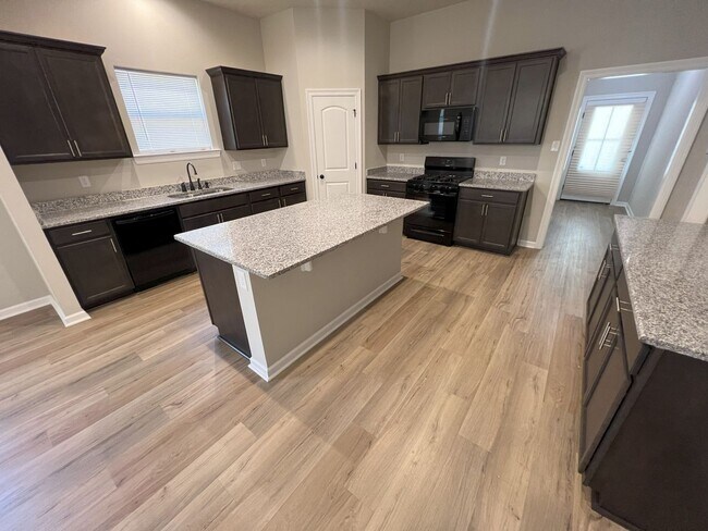 Foto del edificio - Trendy, 4 bedroom, 3 bath home loaded with...