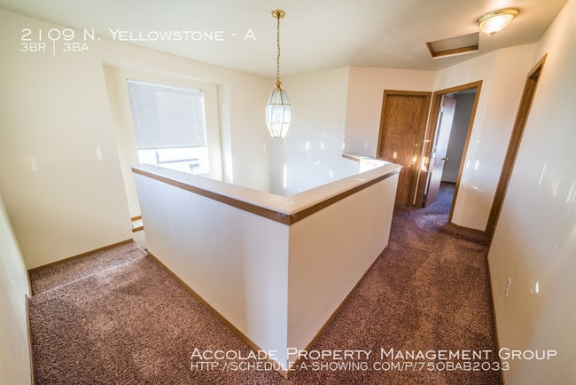 Building Photo - Creekside Circle Townhome For Rent