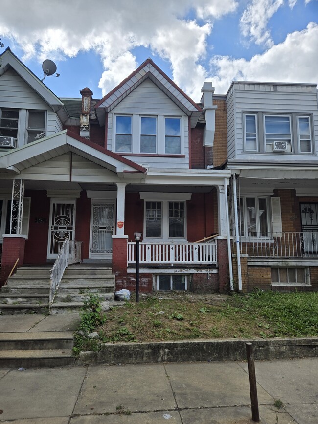 Building Photo - 5728 Hunter St