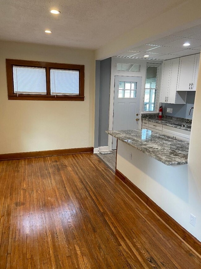 Foto del edificio - 472 E Maynard Ave