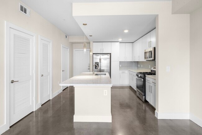 Building Photo - 1825 San Jacinto St Unit 410