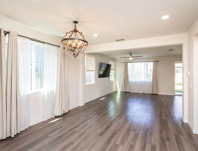 Foto del edificio - Stunning 3/2.5 with Flex Office!  This is occupied.  Apps required to view.
