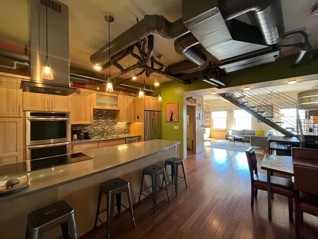 Foto del edificio - Eccentric 2 Bedroom 2.5 Bathroom Condo In ...