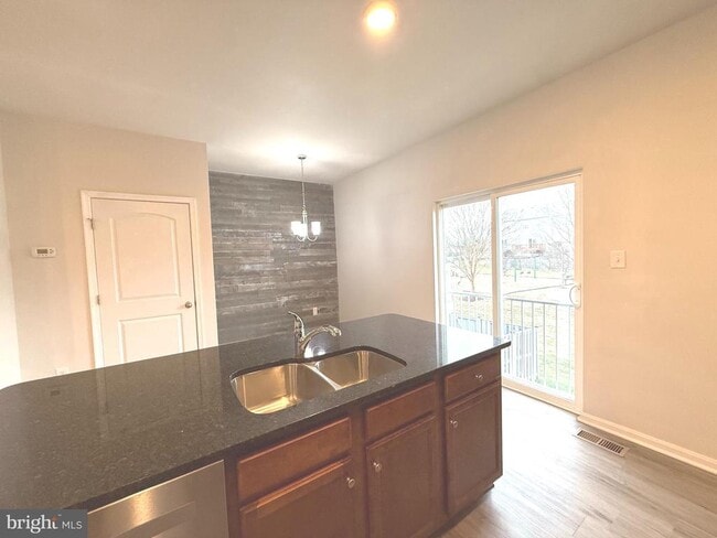 Foto del edificio - 189 Magellan Dr