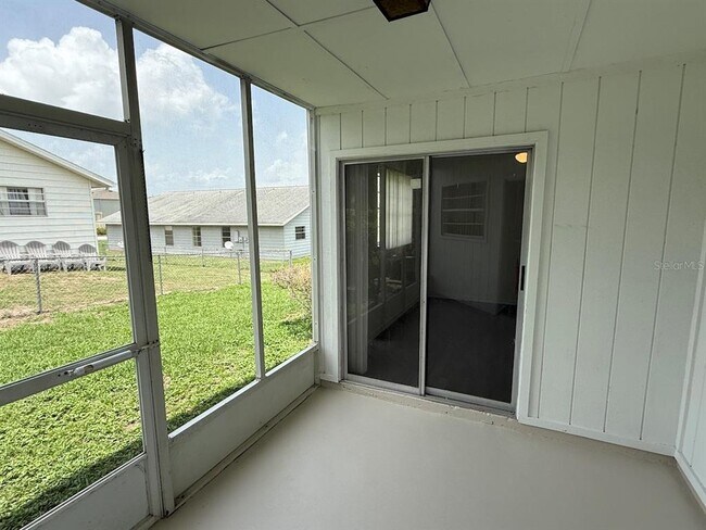 Building Photo - 210 Fernwood St