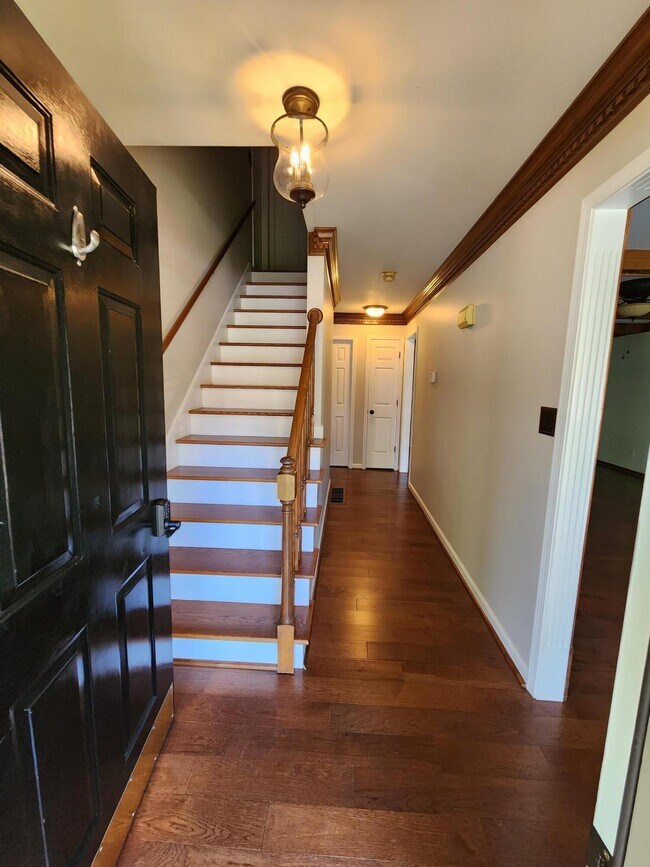 Foto del edificio - 841 Edgewood Dr