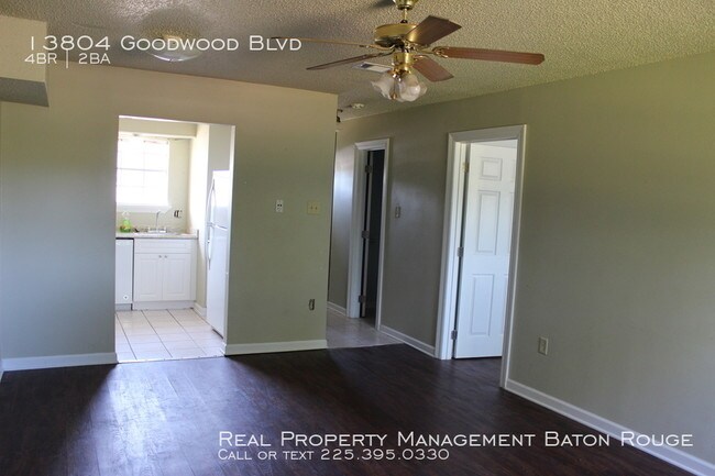 Building Photo - Great Duplex on Goodwood!