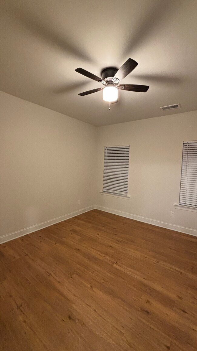 Foto del edificio - 4817 Victoria Ave