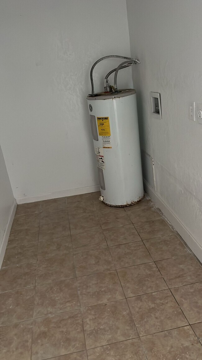 Foto del edificio - 4929 N Pine Hills Rd