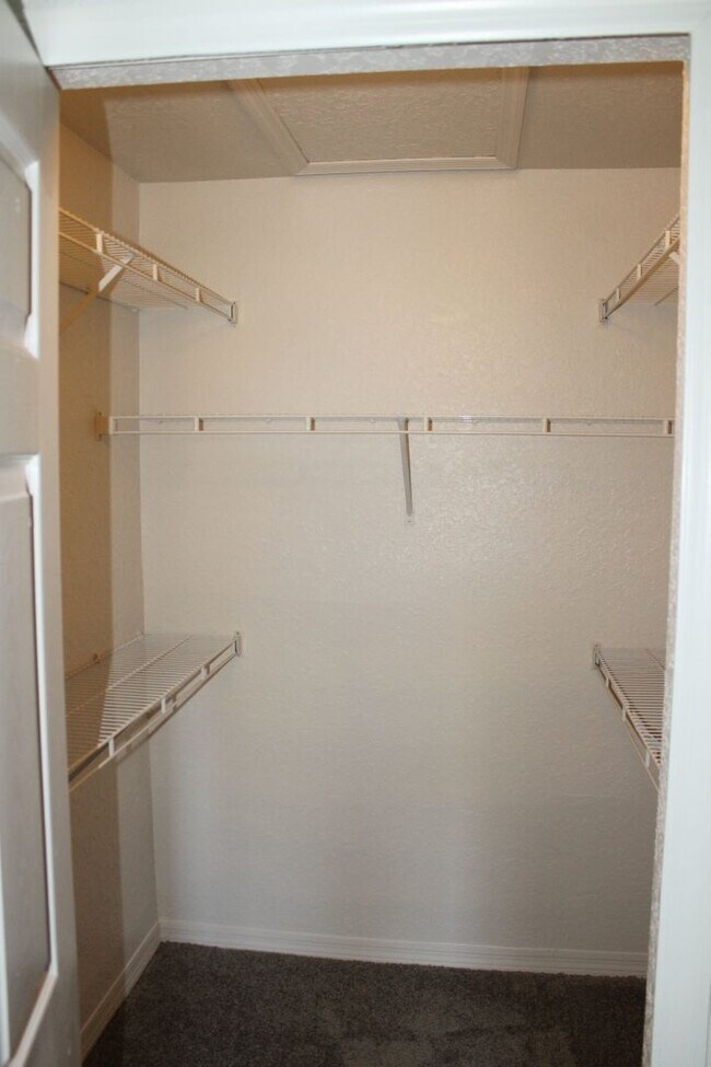 Building Photo - Well maintained one bedroom condo at Park ...